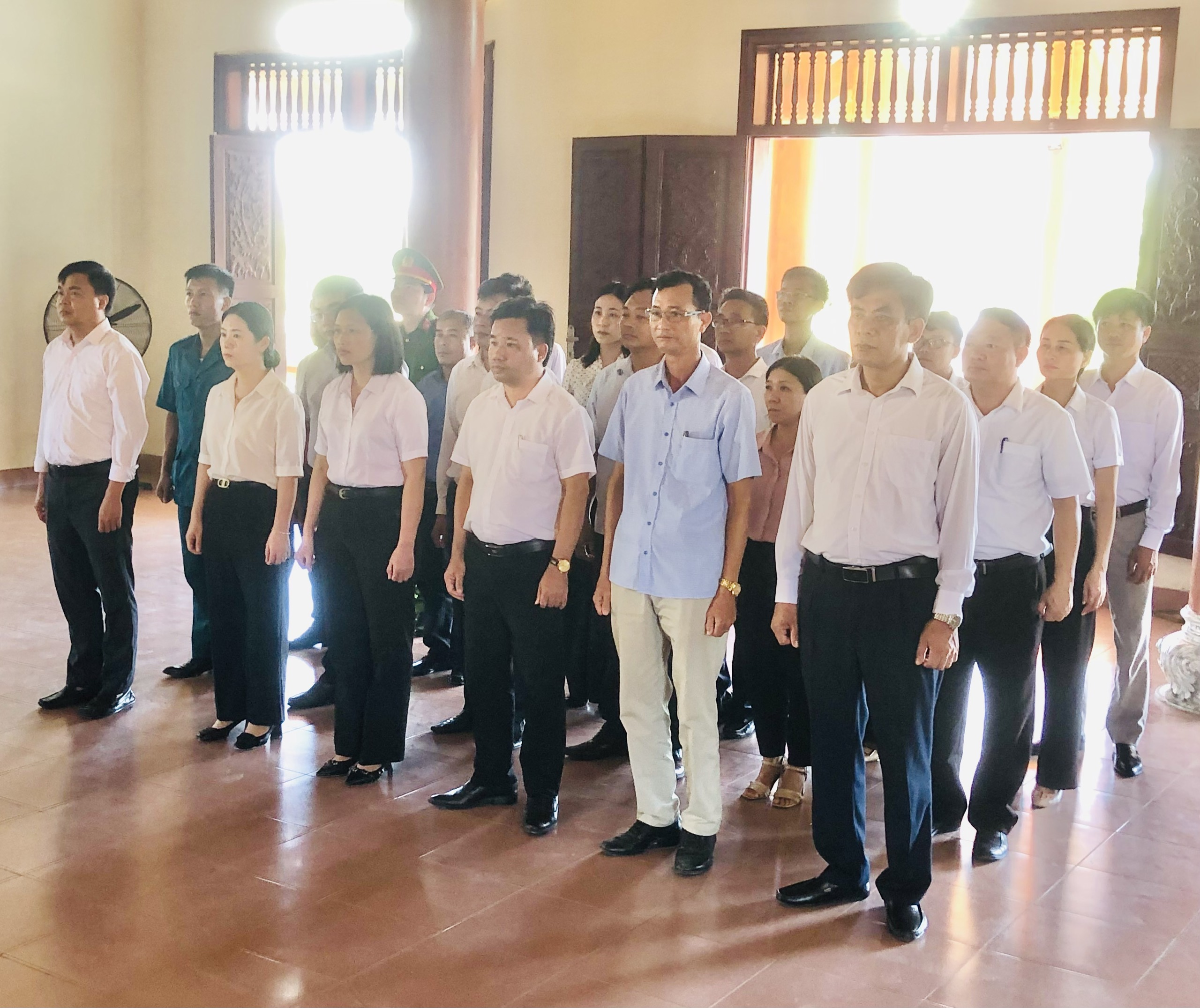 Đảng ủy, HĐND, UBND, MTTQ xã tổ chức Lễ viếng đền Liệt sỹ tại xã Giao Thuỷ và Nghĩa trang Liệt sỹ xã nhà trước thềm Đại hội Đại biểu Đảng bộ xã Giao Bình, lần thứ I, nhiệm kỳ 2025–2030