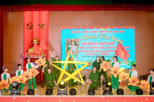 Xã Giao Bình tổ chức đêm liên hoan văn nghệ chào mừng kỷ niệm 80 năm Cách mạng Tháng Tám thành công 19/8/1945 - 19/8/2025 và Quốc khánh nước Cộng hòa xã hội chủ nghĩa Việt Nam 02/9/1945 - 02/9/2025 