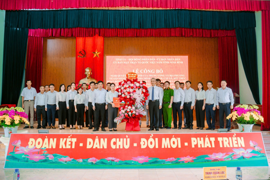 Lễ công bố các Nghị quyết, Quyết định về sáp nhập các đơn vị hành chính cấp tỉnh, cấp xã và các Nghị quyết, Quyết định liên quan đến công tác cán bộ xã Giao Bình, tỉnh Ninh Bình.