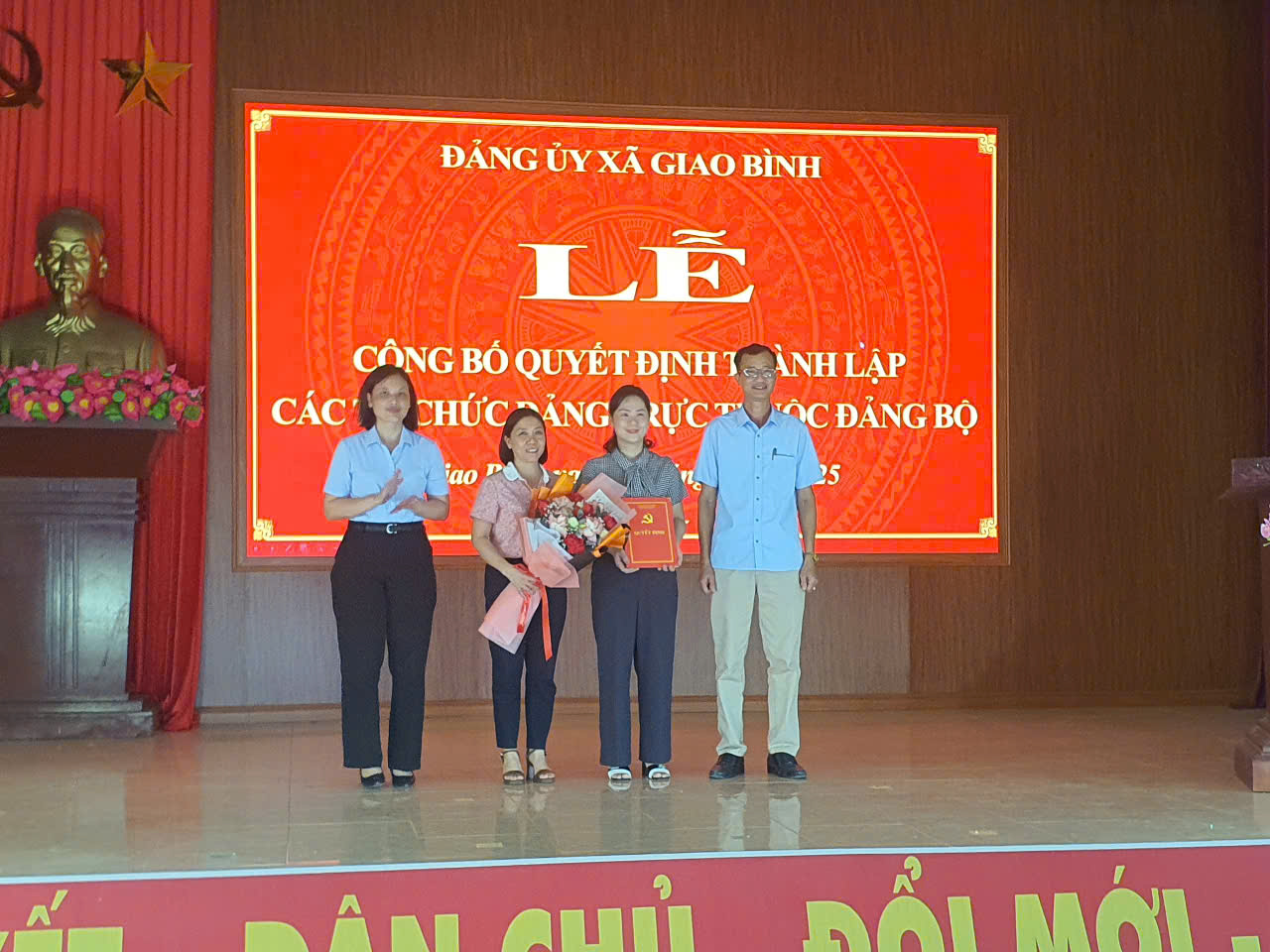 Đảng uỷ xã Giao Bình tổ chức Lễ Công bố Quyết định thành lập các tổ chức Đảng trực thuộc Đảng bộ xã Giao Bình