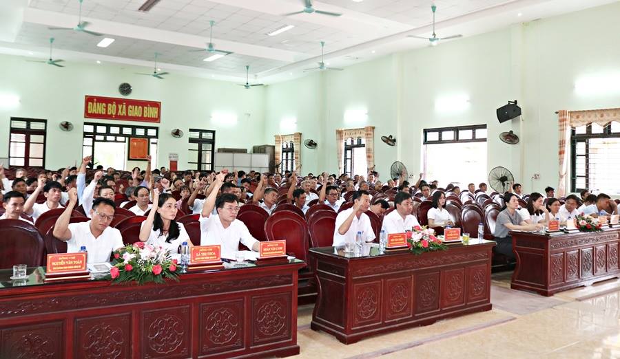 Hội đồng nhân dân xã Giao Bình khóa I tổ chức kỳ họp thứ nhất, nhiệm kỳ 2021-2026 thông qua các Nghị quyết về công tác tổ chức bộ máy, cán bộ