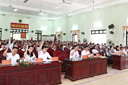 Hội đồng nhân dân xã Giao Bình khóa I tổ chức kỳ họp thứ nhất, nhiệm kỳ 2021-2026 thông qua các Nghị quyết về công tác tổ chức bộ máy, cán bộ