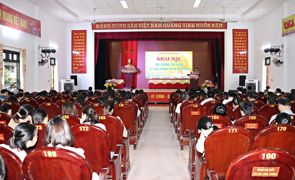 Đảng ủy xã Giao Bình, tỉnh Ninh Bình tổ chức lớp bồi dưỡng, tập huấn lý luận chính trị hè năm 2025 cho cán bộ, quản lý, giáo viên trên địa bàn 