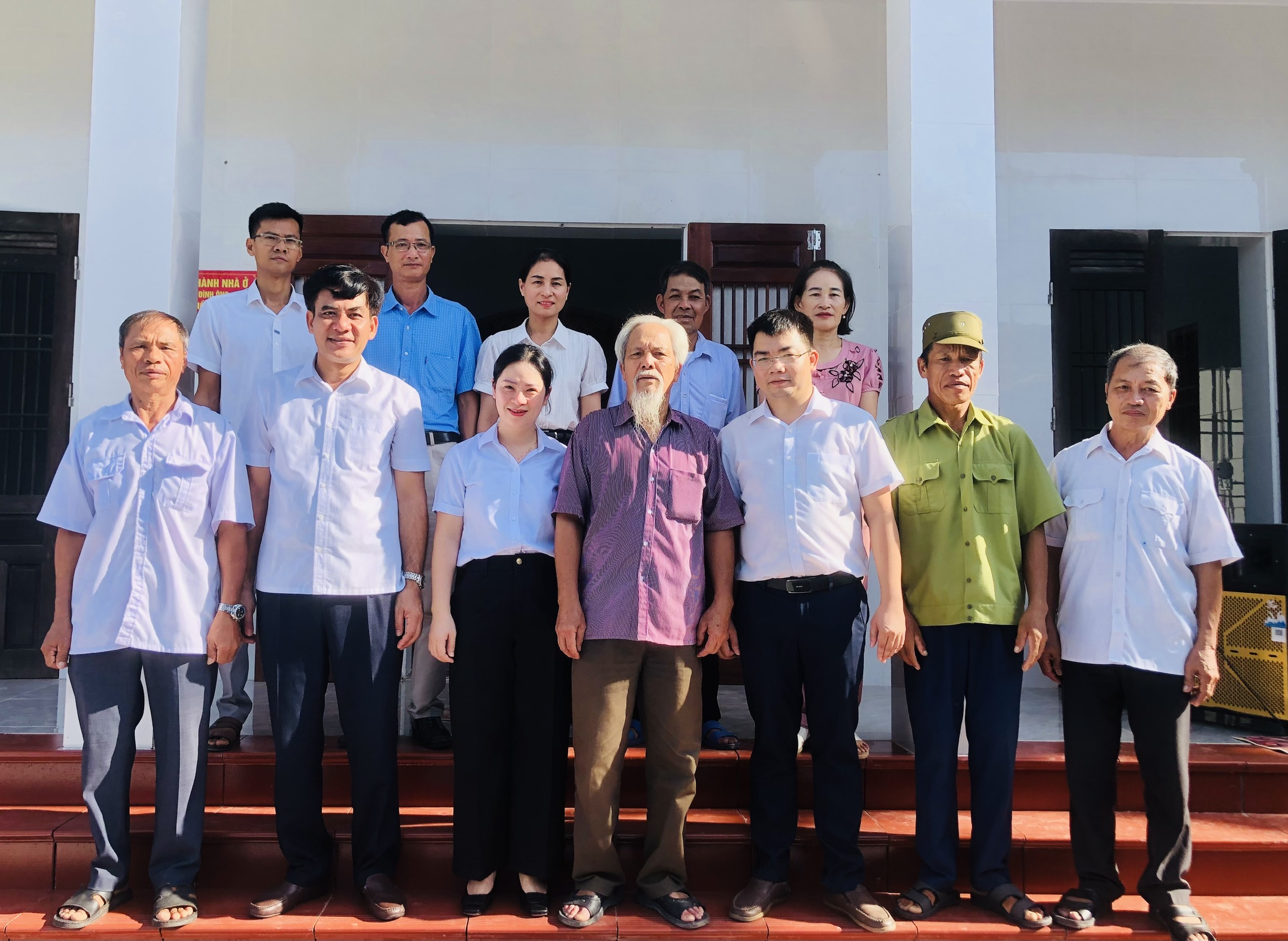 Xã Giao Bình tổ chức Lễ khánh thành nhà ở thuộc chương trình xoá nhà tạm, nhà dột nát cho gia đình chính sách ông, bà: Nguyễn Hải Phong – Xóm Long Xuân, xã Giao Bình