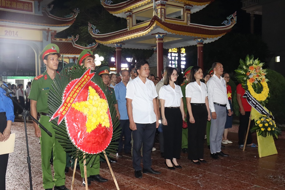 Xã Giao Bình tổ chức Lễ viếng, dâng hương, thắp nến tri ân các Anh hùng Liệt sĩ nhân kỷ niệm 78 năm ngày thường binh liệt sĩ 27/7 tại 3 khu vực Giao Yến, Bạch Long, Giao Tân