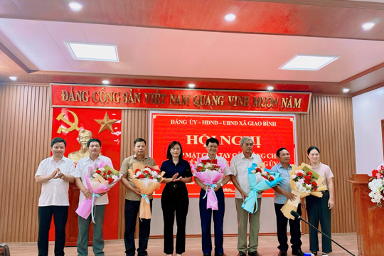 Đảng uỷ - HĐND - UBND - UBMTTQ xã Giao Bình tổ chức gặp mặt, chia tay các đồng chí Nguyên thường trực Đảng uỷ; Uỷ viên Ban Thường vụ đảng uỷ; Lãnh đạo UBND xã. 