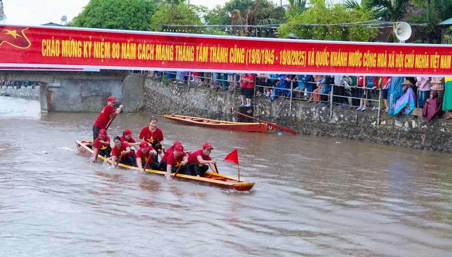 Xã Giao Bình tổ chức Giải bơi chải năm 2025